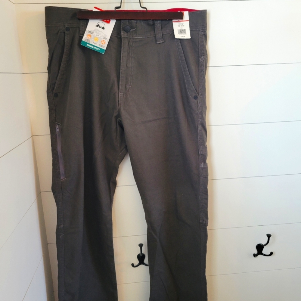 BNWT Wrangler pants 32x30 straight fit